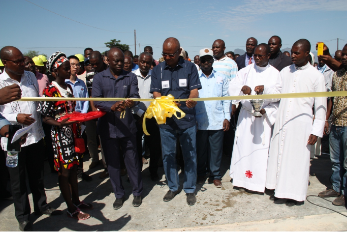 安哥拉松貝市污水系統(tǒng)、污水處理廠及現(xiàn)有供水官網(wǎng)擴展施工總承包工程竣工典禮