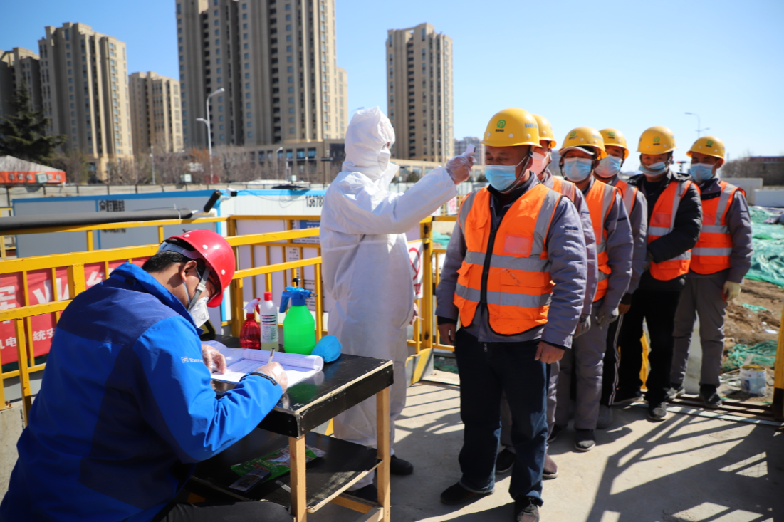 疫情防控不誤工，強大合力拼出“加速度”